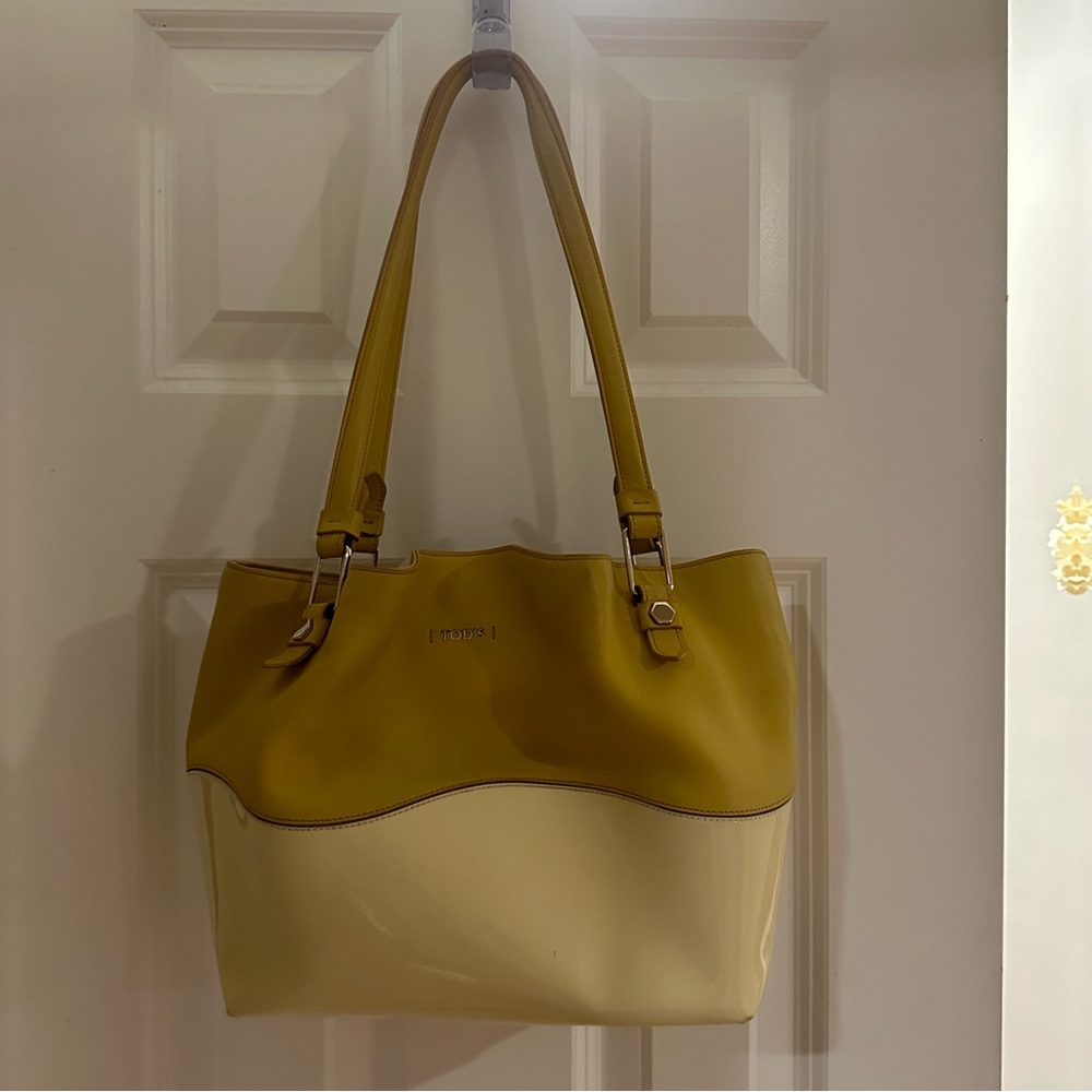 TOD’S Calfskin & Patent Leather Bucket Tote - Picture 7 of 12